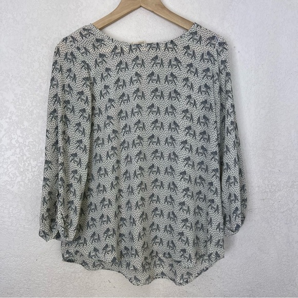 5/$25 hawthorn elephant blouse size small - Picture 2 of 5